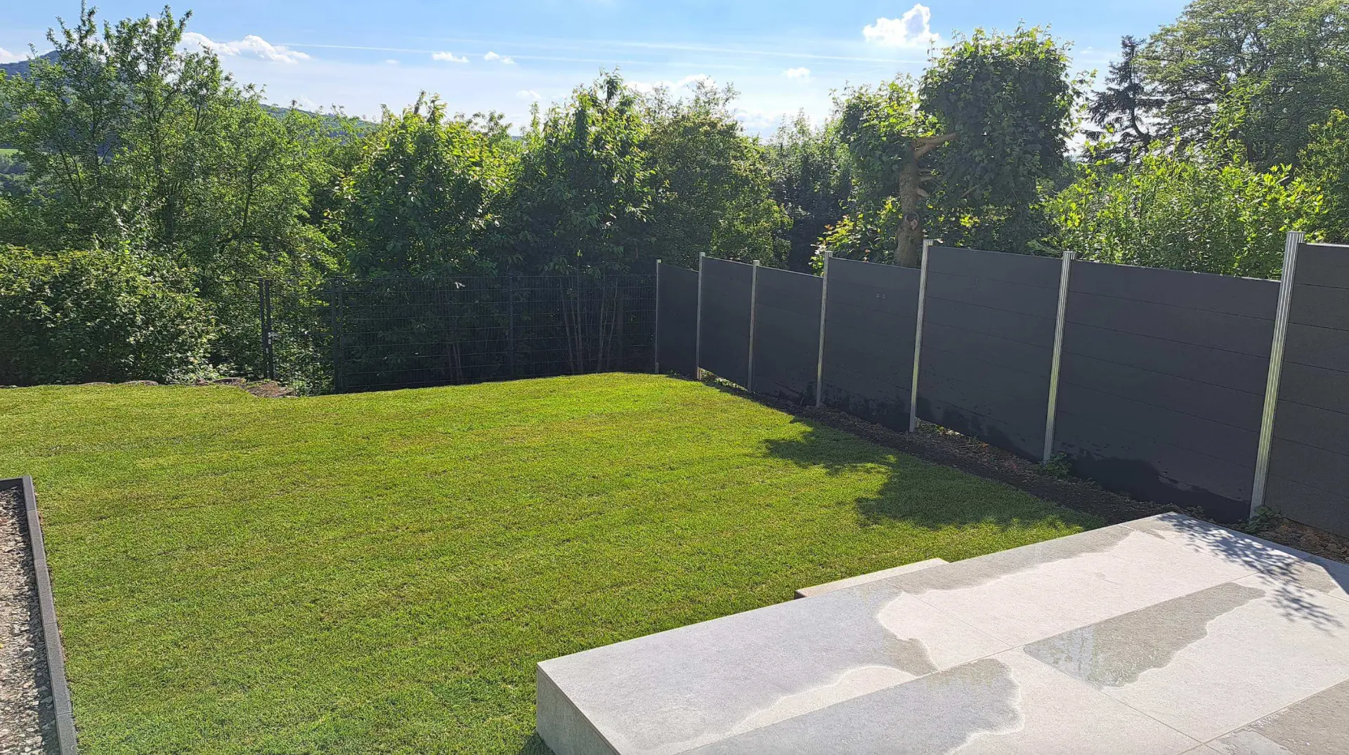 Garten mit Terrasse und Sichtschutz